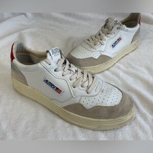 Autry Medalist Low Goat in White, Size 45